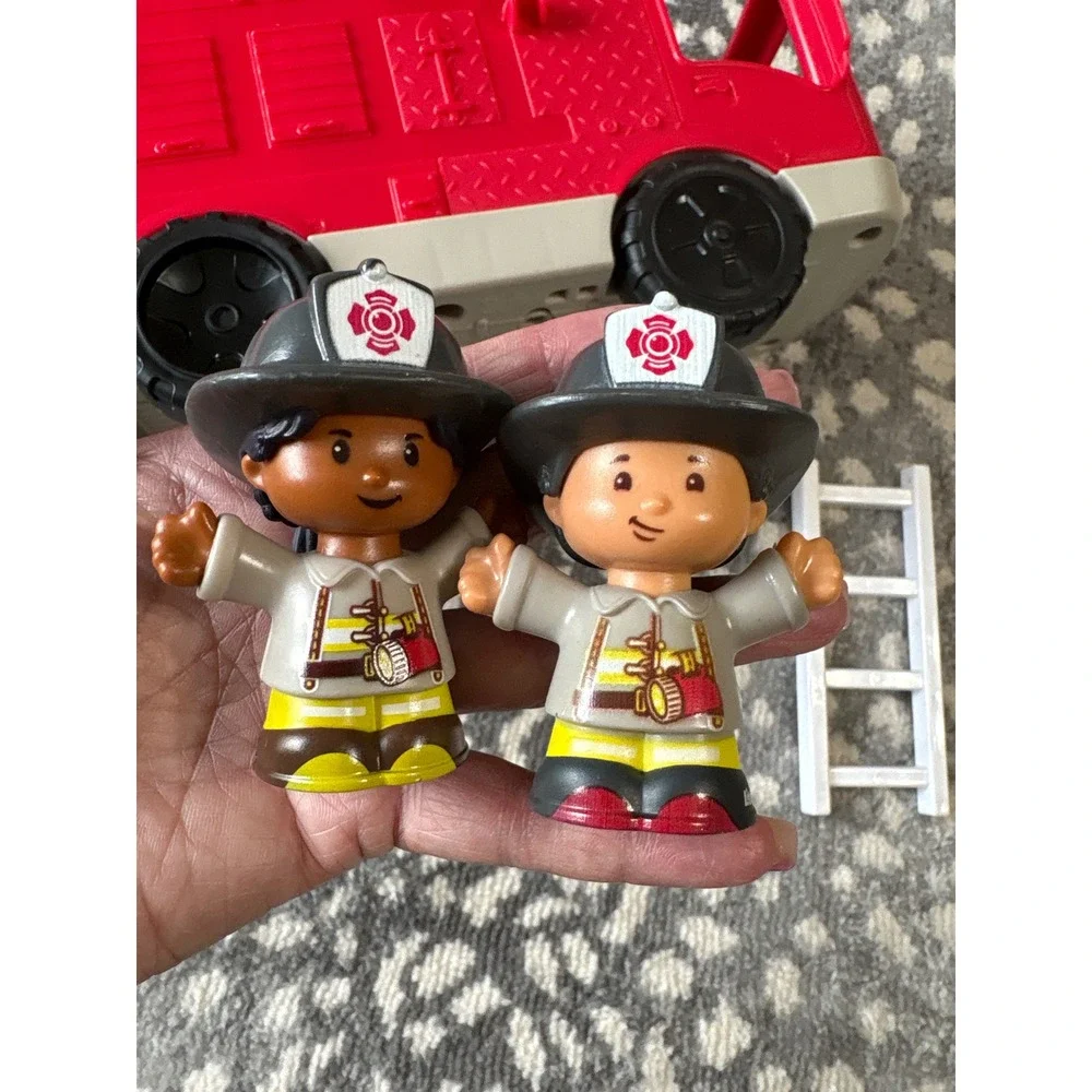 Fisher Price Little People Helping Others Fire Truck with 2 Figures Boy & Girl